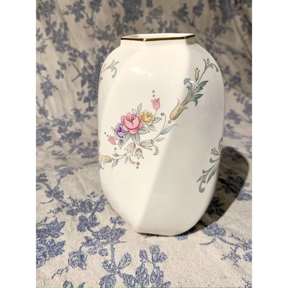 Christopher Stewart Spring Crest Bone China Bud Vase - Picture 2 of 4
